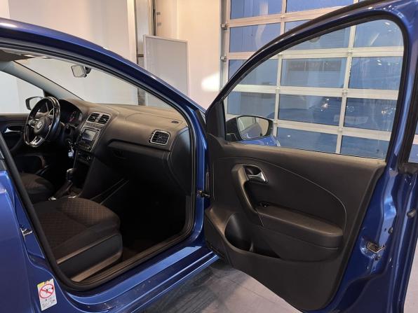 Volkswagen Polo V Рестайлинг с пробегом 2019 года, цена 1 365 000 рублей, 141471 км, седан, Автокод Объявления