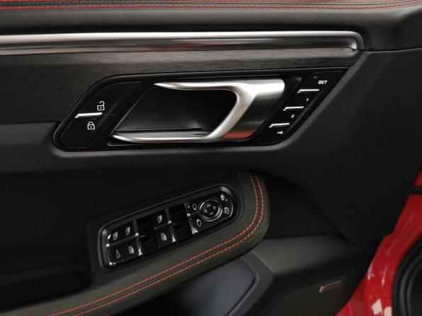 Porsche Macan I Рестайлинг с пробегом 2021 года, цена 7 750 000 рублей, 50878 км, внедорожник, Автокод Объявления