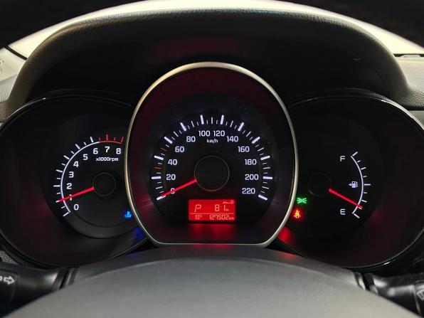 Kia Rio III Рестайлинг с пробегом 2015 года, цена 990 000 рублей, 127000 км, хэтчбек, Автокод Объявления