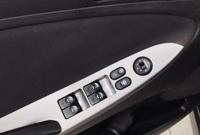 Hyundai Solaris I Рестайлинг с пробегом 2015 года, цена 811 000 рублей, 235785 км, седан, Автокод Объявления