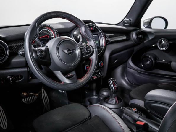 Mini Hatch III (F55/F56) Рестайлинг с пробегом 2019 года, цена 4 290 000 рублей, 8045 км, хэтчбек, Автокод Объявления