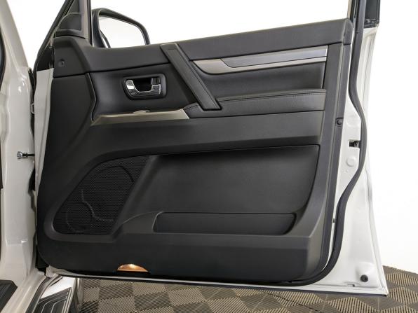 Mitsubishi Pajero IV Рестайлинг 2 с пробегом 2021 года, цена 4 440 000 рублей, 30244 км, внедорожник, Автокод Объявления
