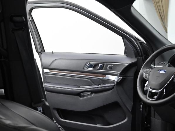 Ford Explorer V Рестайлинг с пробегом 2017 года, цена 2 599 000 рублей, 97000 км, внедорожник, Автокод Объявления
