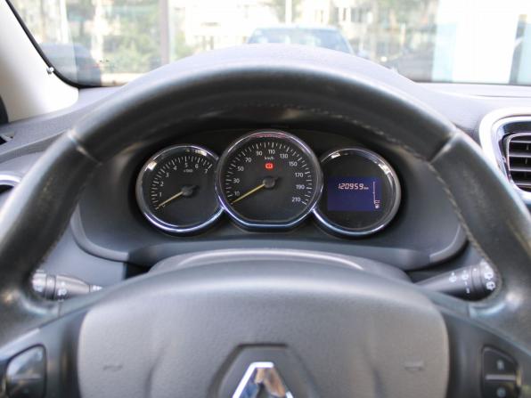 Renault Sandero II с пробегом 2015 года, цена 685 000 рублей, 120958 км, хэтчбек, Автокод Объявления