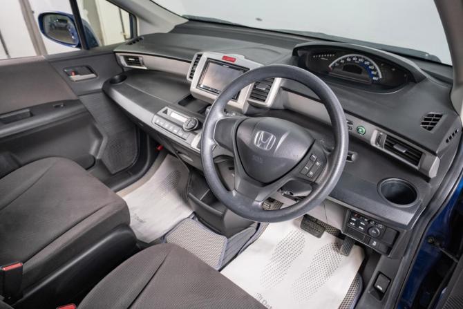 Honda Freed I Рестайлинг с пробегом 2012 года, цена 1 099 000 рублей, 97000 км, компактвэн, Автокод Объявления