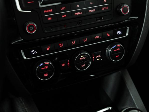 Volkswagen Jetta VI Рестайлинг с пробегом 2016 года, цена 1 394 777 рублей, 130001 км, седан, Автокод Объявления