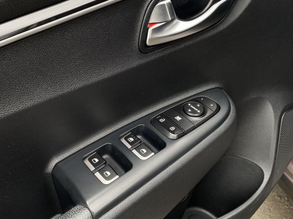 Kia Rio IV с пробегом 2019 года, цена 1 649 000 рублей, 41539 км, хэтчбек, Автокод Объявления