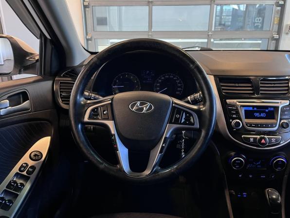 Hyundai Solaris I Рестайлинг с пробегом 2015 года, цена 675 000 рублей, 266663 км, седан, Автокод Объявления