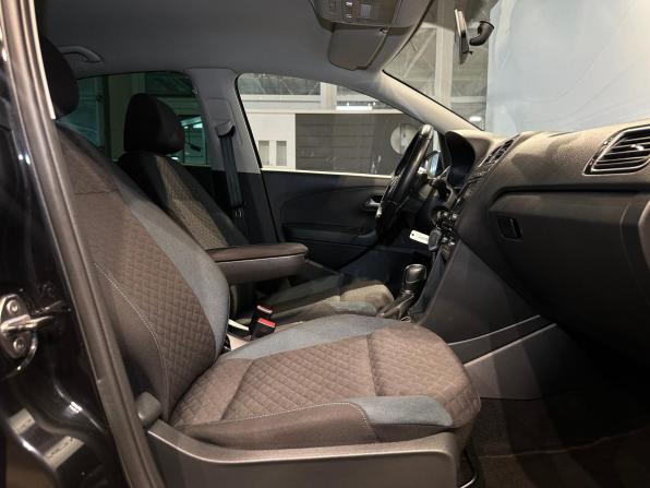 Volkswagen Polo V Рестайлинг с пробегом 2019 года, цена 1 438 000 рублей, 96000 км, седан, Автокод Объявления