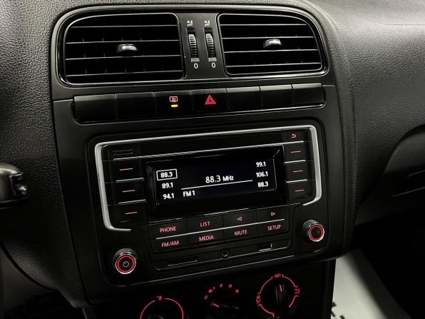 Volkswagen Polo V Рестайлинг с пробегом 2019 года, цена 1 065 000 рублей, 101521 км, седан, Автокод Объявления