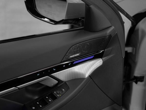 BMW 5 серии VIII (G60/G61/G68) с пробегом 2024 года, цена 6 770 000 рублей, 5604 км, седан, Автокод Объявления