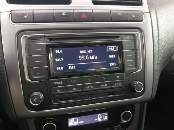 Volkswagen Polo V Рестайлинг с пробегом 2016 года, цена 1 120 000 рублей, 132000 км, седан, Автокод Объявления