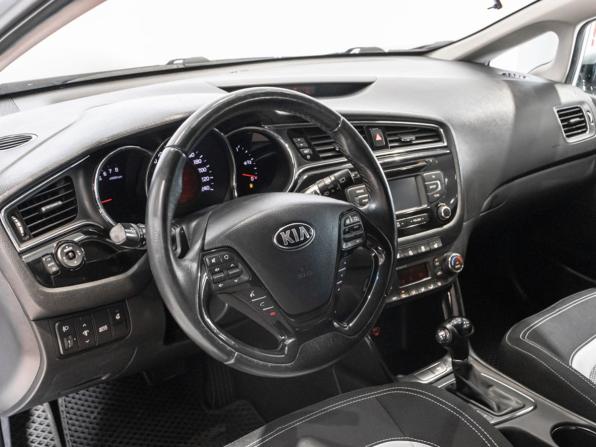 Kia Ceed II Рестайлинг с пробегом 2015 года, цена 1 224 951 рубль, 161275 км, хэтчбек, Автокод Объявления