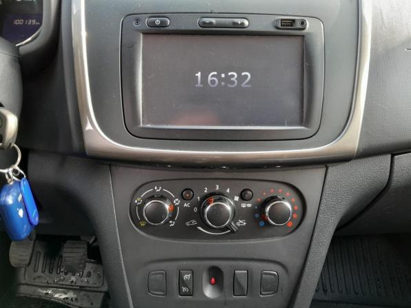Renault Sandero II с пробегом 2015 года, цена 949 000 рублей, 100032 км, хэтчбек, Автокод Объявления