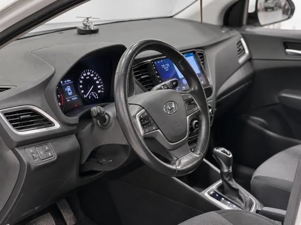 Hyundai Solaris II с пробегом 2017 года, цена 1 350 500 рублей, 121000 км, седан, Автокод Объявления
