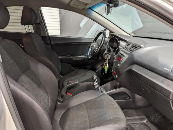 Kia Rio III Рестайлинг с пробегом 2015 года, цена 945 000 рублей, 140411 км, седан, Автокод Объявления