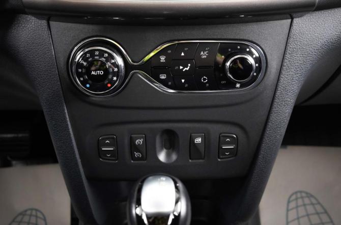 Renault Sandero II Рестайлинг с пробегом 2020 года, цена 1 619 000 рублей, 55893 км, хэтчбек, Автокод Объявления