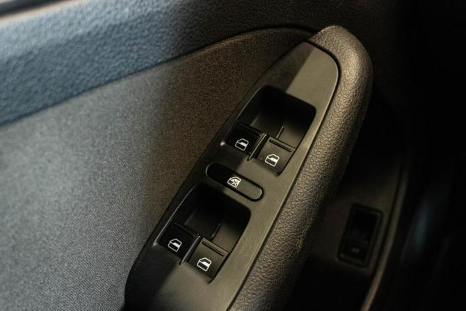Volkswagen Jetta VI с пробегом 2012 года, цена 990 000 рублей, 212130 км, седан, Автокод Объявления