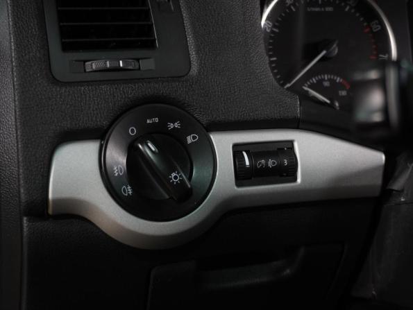 Skoda Octavia II (A5) Рестайлинг с пробегом 2012 года, цена 929 000 рублей, 130536 км, лифтбек, Автокод Объявления