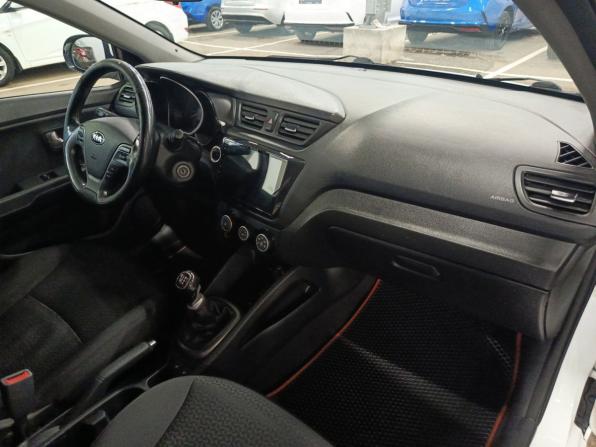 Kia Rio III Рестайлинг с пробегом 2017 года, цена 820 000 рублей, 210100 км, седан, Автокод Объявления