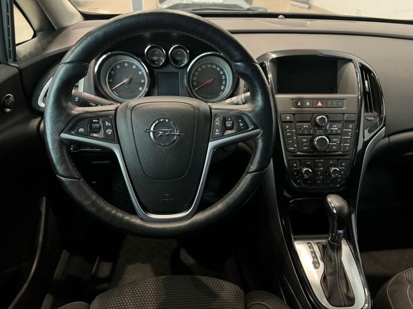 Opel Astra J Рестайлинг с пробегом 2015 года, цена 810 000 рублей, 142000 км, универсал, Автокод Объявления