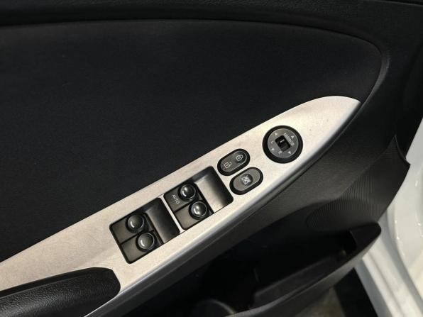 Hyundai Solaris I Рестайлинг с пробегом 2014 года, цена 995 000 рублей, 116400 км, седан, Автокод Объявления