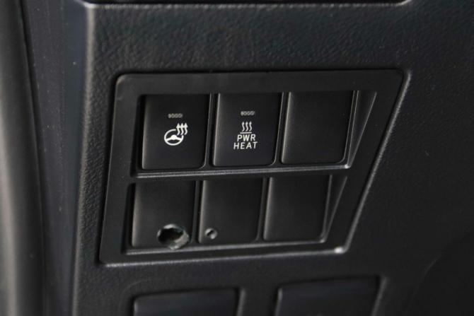 Toyota Hilux VIII с пробегом 2017 года, цена 3 030 350 рублей, 258942 км, пикап, Автокод Объявления