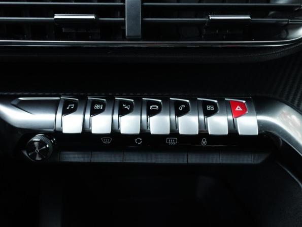 Peugeot 3008 II с пробегом 2019 года, цена 1 719 000 рублей, 141802 км, внедорожник, Автокод Объявления