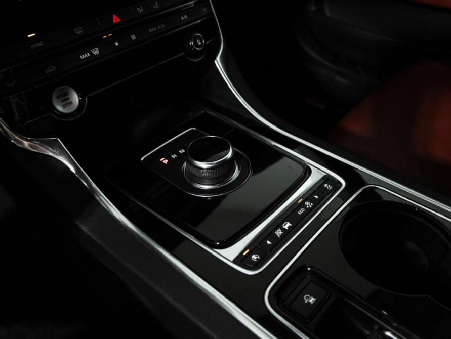 Jaguar XE I Санкт-Петербург  - изображение 18