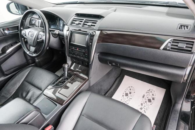 Toyota Camry VII (XV50) Рестайлинг с пробегом 2015 года, цена 2 599 000 рублей, 243000 км, седан, Автокод Объявления