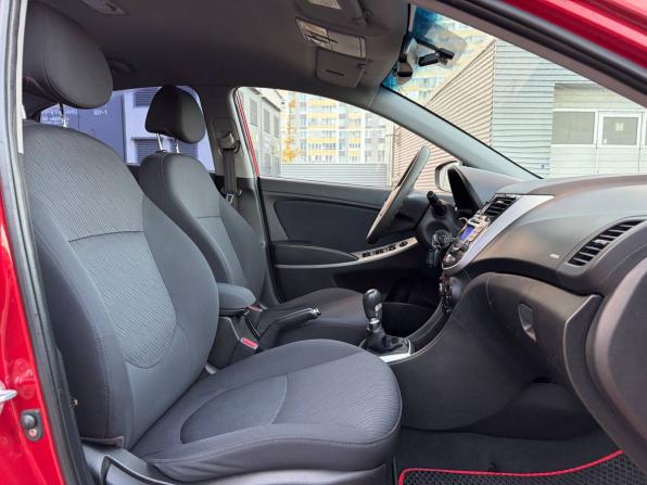 Hyundai Solaris I с пробегом 2013 года, цена 595 000 рублей, 186000 км, седан, Автокод Объявления