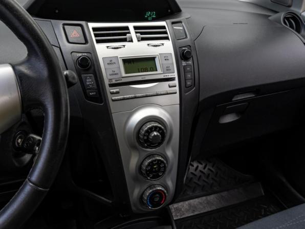 Toyota Yaris II с пробегом 2008 года, цена 549 000 рублей, 229393 км, хэтчбек, Автокод Объявления