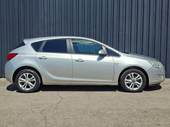 Opel Astra J с пробегом 2012 года, цена 580 000 рублей, 235000 км, хэтчбек, Автокод Объявления