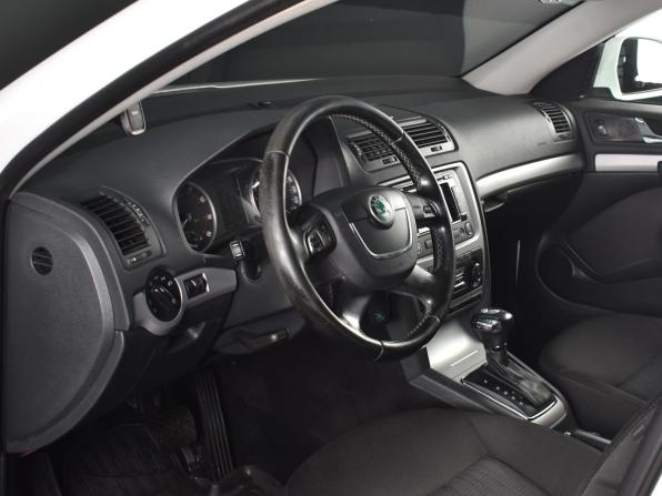 Skoda Octavia II (A5) Рестайлинг с пробегом 2012 года, цена 749 995 рублей, 231804 км, лифтбек, Автокод Объявления