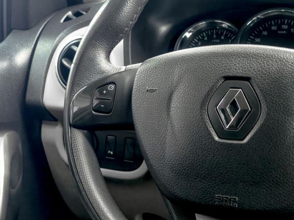 Renault Logan II с пробегом 2017 года, цена 919 900 рублей, 95000 км, седан, Автокод Объявления