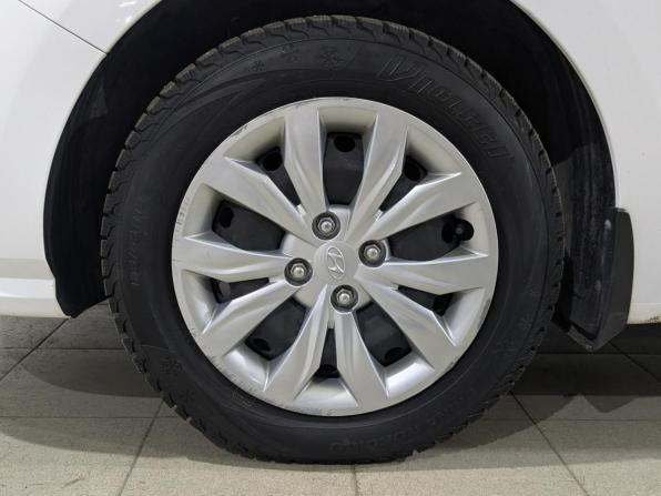 Hyundai Solaris II Рестайлинг с пробегом 2022 года, цена 1 740 000 рублей, 61112 км, седан, Автокод Объявления