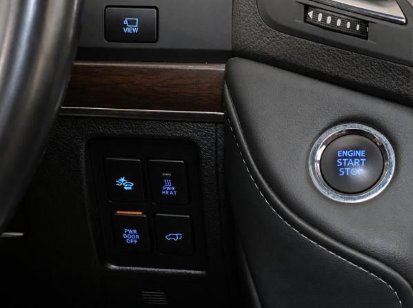 Toyota Land Cruiser 200 Series Рестайлинг 2 с пробегом 2019 года, цена 10 699 000 рублей, 33598 км, внедорожник, Автокод Объявления