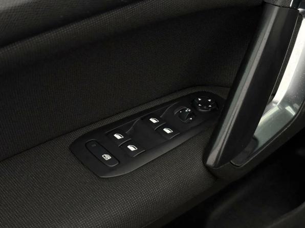 Peugeot 308 II Рестайлинг с пробегом 2019 года, цена 1 290 000 рублей, 192816 км, универсал, Автокод Объявления