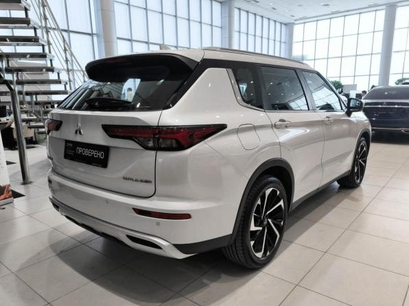 Mitsubishi Outlander IV с пробегом 2023 года, цена 4 150 000 рублей, 10 км, внедорожник, Автокод Объявления