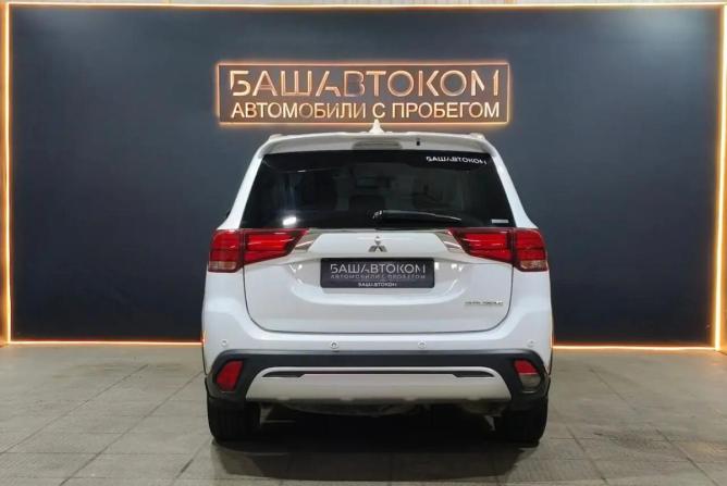 Mitsubishi Outlander III Рестайлинг 3 с пробегом 2020 года, цена 2 435 000 рублей, 111257 км, внедорожник, Автокод Объявления