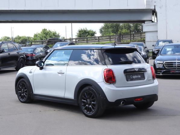 Mini Hatch III (F55/F56) Рестайлинг 2 с пробегом 2021 года, цена 2 670 000 рублей, 36050 км, хэтчбек, Автокод Объявления