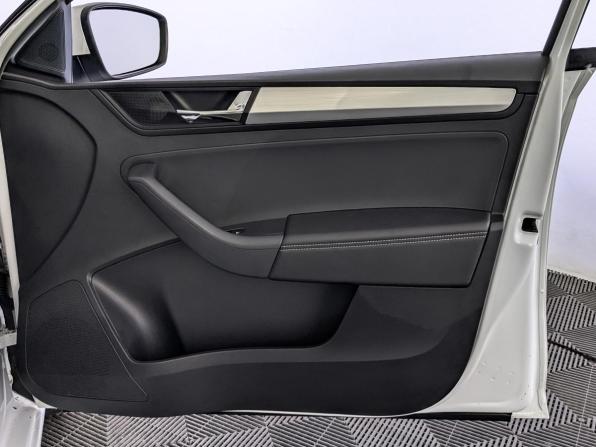 Skoda Rapid I Рестайлинг с пробегом 2019 года, цена 1 350 000 рублей, 99438 км, лифтбек, Автокод Объявления