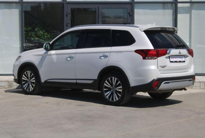 Mitsubishi Outlander III Рестайлинг 3 с пробегом 2020 года, цена 2 820 000 рублей, 70124 км, внедорожник, Автокод Объявления