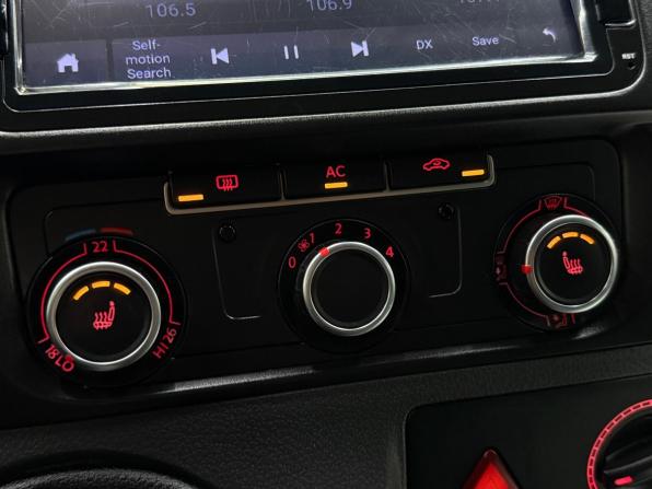 Volkswagen Transporter T5 Рестайлинг с пробегом 2012 года, цена 1 640 000 рублей, 366277 км, минивэн, Автокод Объявления
