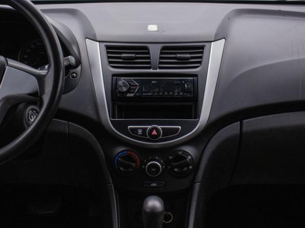 Hyundai Solaris I с пробегом 2013 года, цена 945 000 рублей, 137801 км, седан, Автокод Объявления
