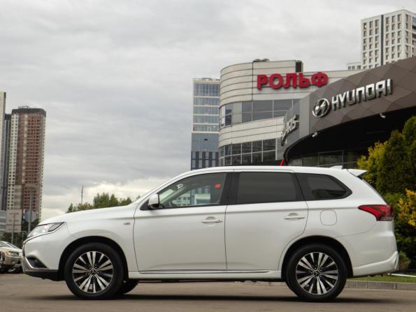 Mitsubishi Outlander III Рестайлинг 3 с пробегом 2022 года, цена 2 288 000 рублей, 56146 км, внедорожник, Автокод Объявления