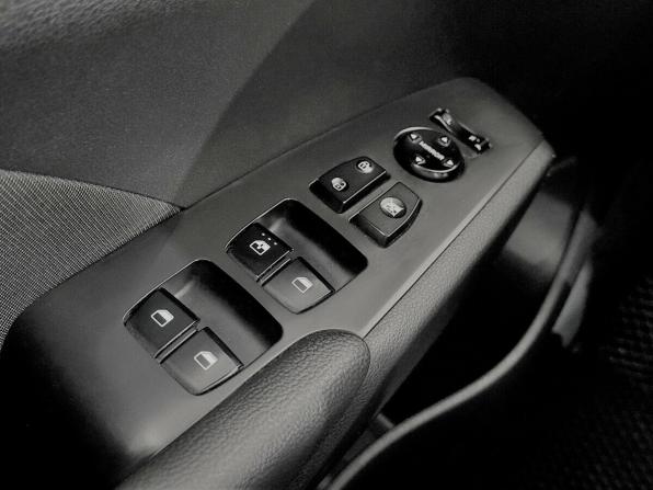 Hyundai Solaris II с пробегом 2017 года, цена 1 090 000 рублей, 232944 км, седан, Автокод Объявления