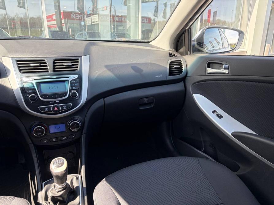 Hyundai Solaris I Санкт-Петербург  - изображение 9