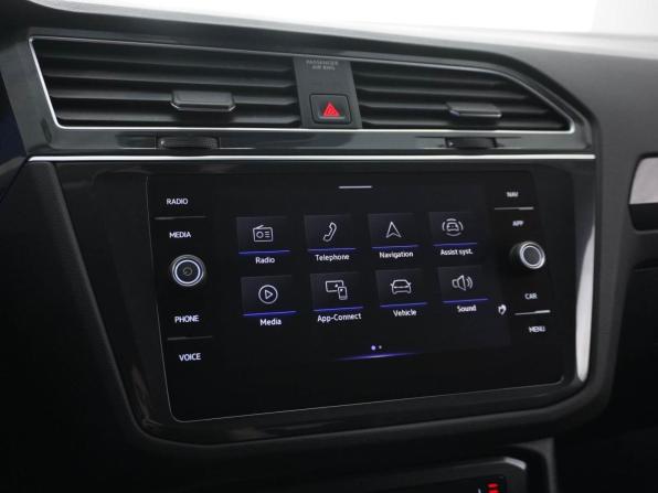Volkswagen Tiguan II Рестайлинг с пробегом 2021 года, цена 3 299 077 рублей, 52996 км, внедорожник, Автокод Объявления