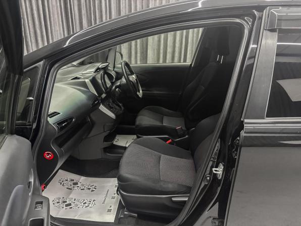 Toyota Wish II Рестайлинг с пробегом 2012 года, цена 1 250 000 рублей, 181156 км, минивэн, Автокод Объявления